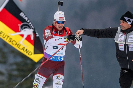 Andrejs Rastorgujevs savās pagaidām pēdējās veiksmīgajās sacensībās šā gada janvārī Rūpoldingā, kur izcīnīja trešo vietu 20 kilometru distancē. Viņam trasē palīdzēja arī Ilmārs Bricis. Pēc nepilna mēneša pasaules čempionāta laikā abi viesnīcā sakāvās.