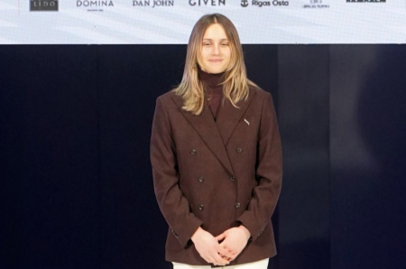 Kalnu slēpotāja Dženifera Ģērmane.