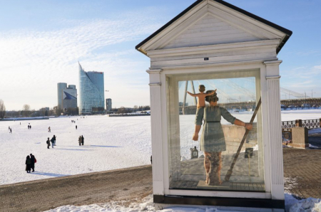 Cilvēki uz Daugavas ledus 2026. gada 3. februārī.