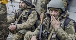 Ukraiņu karavīri atpūtas brīdī