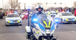 Policija.