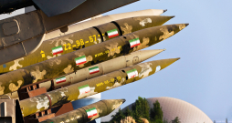Irānas ballistiskās raķetes militārā muzeja ekspozīcijā Teherānā.