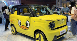 "Geely Panda Mini Little Yellow Duck" – mini formāta elektriskās piedziņas automobilis, kas Ķīnas tirgū maksās nepilnus 8000 dolāru.