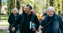 Grāmatas "Lielie kapi Rīgā" atvēršana.