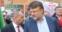 Mediķu protests pie Saeimas. A. Šlesers.