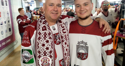 Ronalds Brutāns (pa kreisi) ar dēlu Mareku, kurš spēlē florbolu un "Triobet/Ulbroka" sastāvā pirms sešiem gadiem kļuva par Latvijas čempionu.