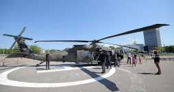 Pasažieru ostā piestāj NATO kuģi un tehnika. 