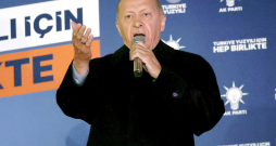 Turcijas prezidents Redžeps Tajips Erdogans Ankarā uzrunā atbalstītājus.