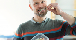 "Īstenībā tie ir dārzeņi, kas maskējas par makaroniem," tā par savu produkciju - svaigajiem makaroniem teic zīmola 'Pastahouse' izveidotājs Arno Polītis.
