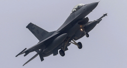 F-16.