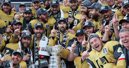 Vegasas "Golden Knights" komanda sešos pastāvēšanas gados Stenlija kausa finālā spēlēja otro reizi, atšķirībā no 2018. gada šoreiz tiekot pie prestižās trofejas.