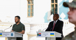 V. Zelenskis un (DĀR) prezidents Sirils Ramafosa Kijivā. V. Zelenskis un (DĀR) prezidents Sirils Ramafosa Kijivā.