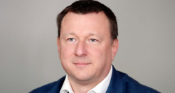 "Ernst & Young" partneris Baltijas valstīs Guntars Krols: "Latvijai investīciju piesaistei nepietiek ar to, kas tiek darīts. Latvija drīz var nonākt situācijā, kurā investori uzskatīs, ka šis ir mazs tirgus ar līdzīgām izmaksām nekā citviet Eiropas Savienībā, bet ar zemāku produktivitāti."