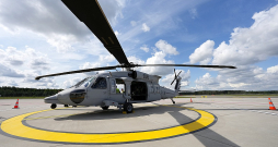 Lidostas "Rīga" heliports jeb helikopteru nosēšanās laukums. 