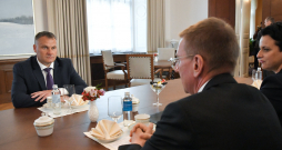 Valsts prezidents Edgars Rinkēvičs tiekas ar ģenerālprokuroru Juri Stukānu.