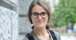 Māksliniece Elīna Brasliņa: "Kāpēc svarīgi uzsvērt, ka māksliniece ir sieviete? Kāpēc viņa nevar būt vienkārši māksliniece?"