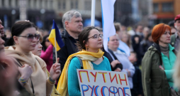 Uzraksts uz plakāta "Putins - rusofobs".