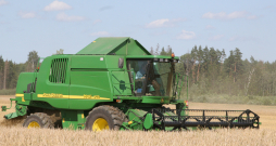 Dabas kaprīžu dēļ lielākā daļa lauksaimnieku kulšanu šosezon sāk tikai jūlija pēdējās dienās. 