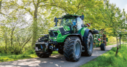 'Deutz Fahr Series 7-7250' traktors.