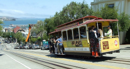 Trošu tramvajs Sanfrancisko mūsdienās.