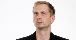 Režisors Elmārs Seņkovs.