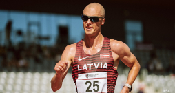 Arnis Rumbenieks Prezidenta balvas izcīņā vieglatlētikā 10 000 m soļošanā uzvarēja astoto reizi, bet pirmo reizi ar sacensību augstvērtīgāko rezultātu vīriešiem.