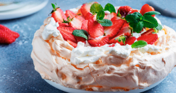 Zemeņu Pavlovas kūka.