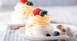 Slaidās Pavlovas minikūciņas.