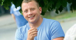 "Sekojot līdzi informācijai, apmeklējot seminārus, lauka dienas, lasot speciālo literatūru, mūsdienās var nopelnīt daudz vairāk, nekā vienkārši iemācoties vadīt labi aprīkotu traktoru. Tendence ir nepārprotama – zināšanās investēt noteikti ir vērts," teic Vidis Armalis, SIA "Linas Agro" Graudu iepirkumu direktors. "Sekojot līdzi informācijai, apmeklējot seminārus, lauka dienas, lasot speciālo literatūru, mūsdienās var nopelnīt daudz vairāk, nekā vienkārši iemācoties vadīt labi aprīkotu traktoru. Tendence ir nepārprotama – zināšanās investēt noteikti ir vērts," teic Vidis Armalis, SIA "Linas Agro" Graudu iepirkumu direktors.