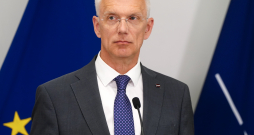Ministru prezidents Krišjānis Kariņš piedalās preses konferencē, kurā informē par valdības demisiju. Ministru prezidents Krišjānis Kariņš piedalās preses konferencē, kurā informē par valdības demisiju.