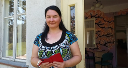 Madara Mažajeva: "Kad par kādu cilvēku rāda un stāsta, piemēram, televīzijā, viss šķiet labi un cerīgi. Bet, kad tas pats cilvēks tiek valdībā, pēkšņi viņš mainās un viss paliek pa vecam."