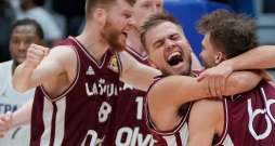 Latvijas basketbola izlase Pasaules kausa finālturnīra mačā pieveic Franciju.
