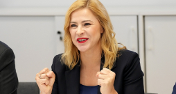 Evika Siliņa: "Tukšām runām un garām tango dejām šis nav piemērots laiks."