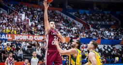 Tā dēvētais "floater" metiens ir viena no Andreja Gražuļa firmas zīmēm tāpat kā sīkstums aizsardzībā. Koknesietis pat izpelnījies ievērību ārzemju speciālistu vidū un kā vienīgais no Latvijas basketbolistiem iekļauts starp 30 labākajiem turnīra spēlētājiem.