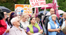 Lai arī cik apšaubāmi tas liktos, savu plecu Latvijas (vismaz Rīgas) atkrieviskošanā pielikusi Aināra Šlesera aizsāktā kampaņa "Atlaist Saeimu!". 