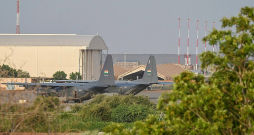 Francijas gaisa spēku bāze Nigēras galvaspilsētā Niamejā. Francijas prezidents Emanuels Makrons paziņojis, ka līdz gada beigām no Nigēras tiks izvesti visi franču karavīri.