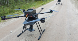 Jaunuzņēmuma "Nordluft" droni audžu mēslošanai.