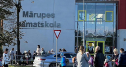 Skolēnu un darbinieku evakuācija bija izsludināta arī Mārupes pamatskolā. Skolēnu un darbinieku evakuācija bija izsludināta arī Mārupes pamatskolā.