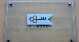 "Rīgas namu pārvaldnieks" logo.