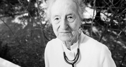 Dr. Leila Denmarka.