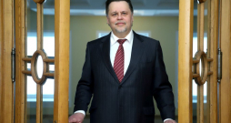 Aigars Strupišs: "Ir tiesneši, kas lietas uztver tāpat kā pirms desmit gadiem, neņemot vērā, ka mēs šobrīd dzīvojam pavisam citos apstākļos, kur līdzīgam nodarījumam ir pavisam cits konteksts attiecībā pret draudiem valsts drošībai."