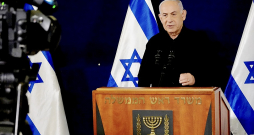 Izraēlas premjers Benjamins Netanjahu velk paralēles starp aviācijas triecieniem Gazai un Rietumu sabiedroto uzlidojumiem nacistiskās Vācijas pilsētām Otrajā pasaules karā: "Jūs taču nebūtu teikuši sabiedrotajiem: neiznīciniet nacismu, ja jau tam ir tik traģiskas sekas."