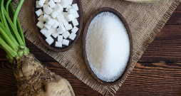 Latvijā atkal no jauna cukurbietes audzē lielākās platībās, tās nogādājot un pārstrādājot Lietuvā. Līdz ar to - Lietuvas cukurā ir daļa Latvijas lauksaimnieku ieguldītā darba.