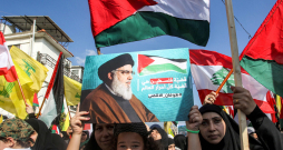 Libāna. Uz plakāta: Libānas šiītu kustības "Hezbollah" līderis Hasans Nasralla.