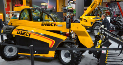 'Dieci miniagri' iekrāvējs.