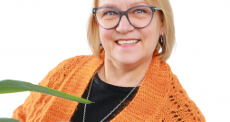 Oranžā jaka. Oranžā jaka.