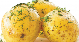 Vārīti kartupeļi.