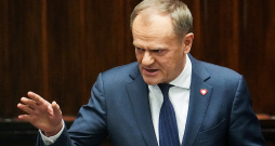 Atjaunot "normālu Polijas sabiedrības dzīvi pēc šaubu, apātijas un ļaunuma" perioda būs viens no galvenajiem uzdevumiem, vakar Polijas parlamentā sacīja jaunais premjers Donalds Tusks.