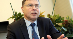 Valdis Dombrovskis: "Neesmu ievēlēts partijas "Vienotība" valdē, tāpēc nevar uzskatīt, ka aktīvi strādāju pie partijas problēmu risināšanas."
