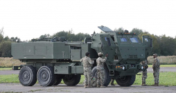Latvija ir parakstījusi līgumu ar ASV par sešu "Himars" raķešu artilērijas sistēmu un munīcijas iegādi, līguma kopējā summa ir aptuveni 180 miljoni ASV dolāru. Nacionālo bruņoto spēku bruņojumā būs arī tālās darbības un augstas precizitātes "Atacms" raķetes.